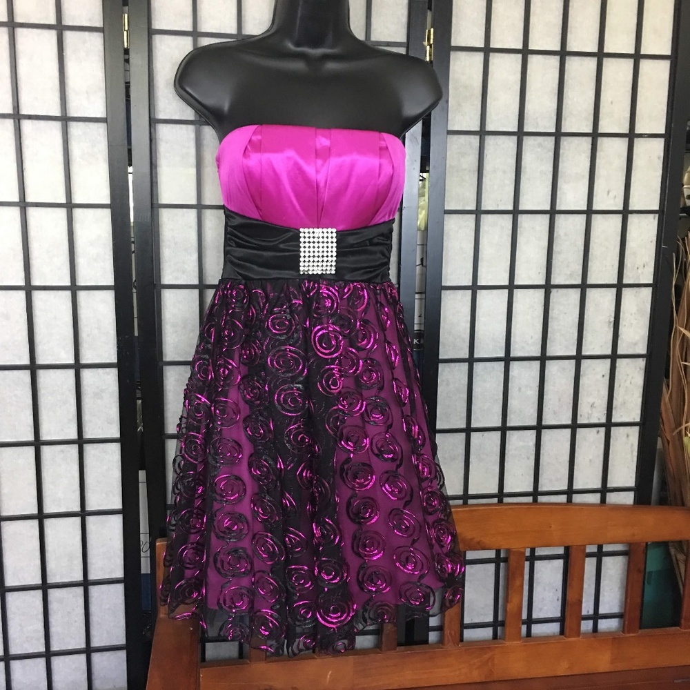 Strapless fushia black lace cocktail dress size 7